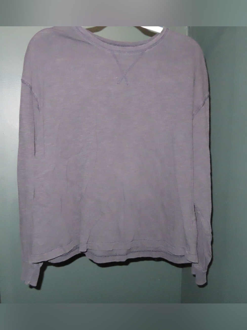 Universal thread long sleeved tee size large